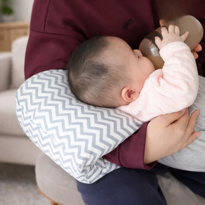 Arm-Stillkissen | Entlastet Unterarm und Schulter | Freihändiges Stillen | ComfortNurse
