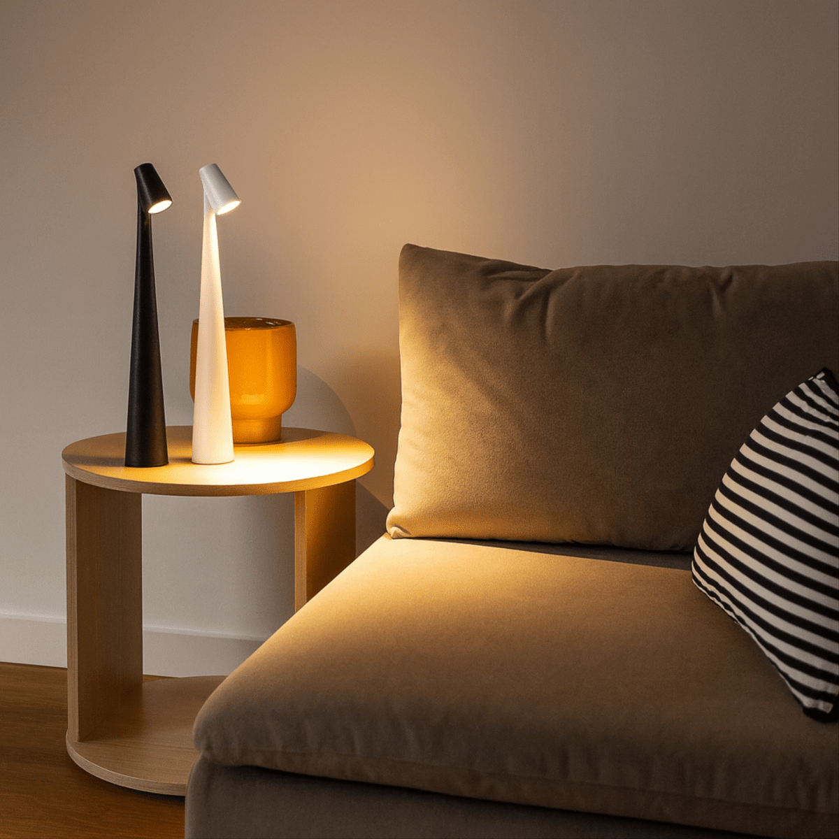 Tischlampe | Drahtlos dimmbare LED | Metallgehäuse | Wiederaufladbarer Akku mit 20 Stunden Laufzeit | Lumora
