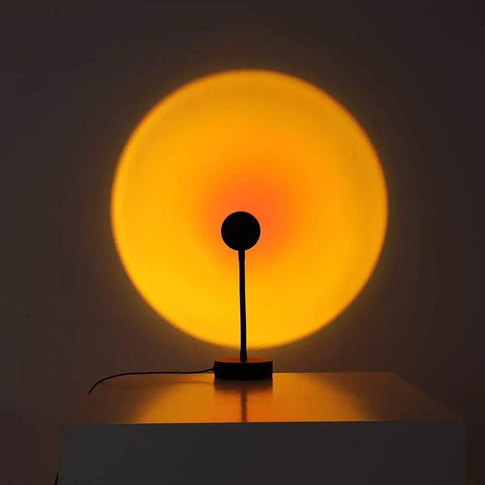 LED-projektorbordlampe med solnedgangseffekt | 16 lysfarver som stemningsbelysning | Med fjernbetjening | AuraCast
