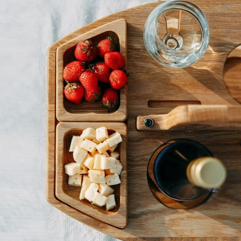 Picnicbord med vin i det fri | Plads til flaske, 2 glas og snacks | Bærbart | VinoPicnic