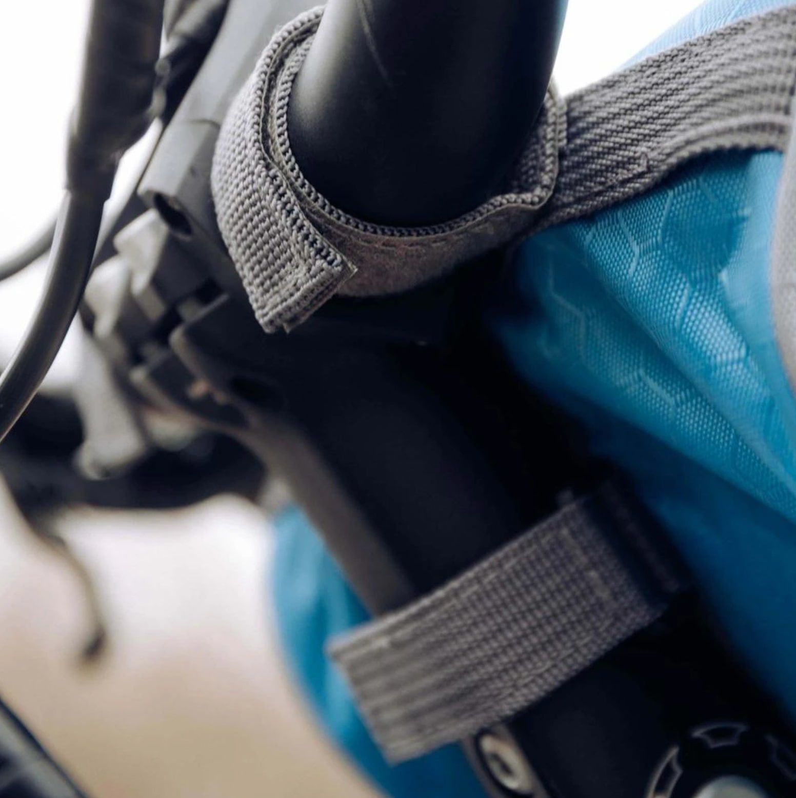 Fahrrad-Lenkertasche mit Touchscreen-Fenster | Spritzwasserschutz | Sicherer Klettverschluss Halt | RideShield
