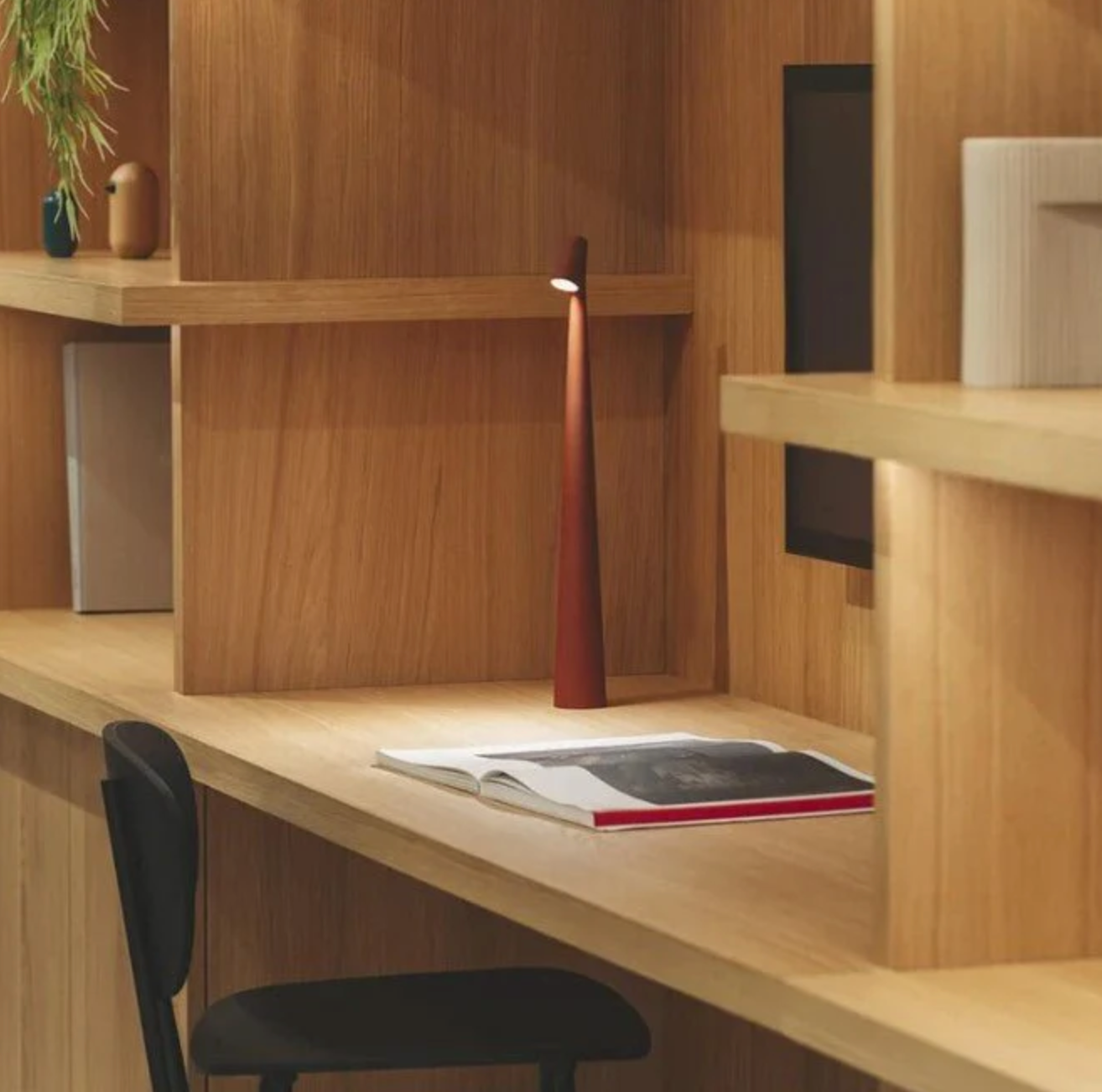 Lampă de noptieră | Design scandinav | Reglabilă în 3 trepte prin atingere | LumaLean