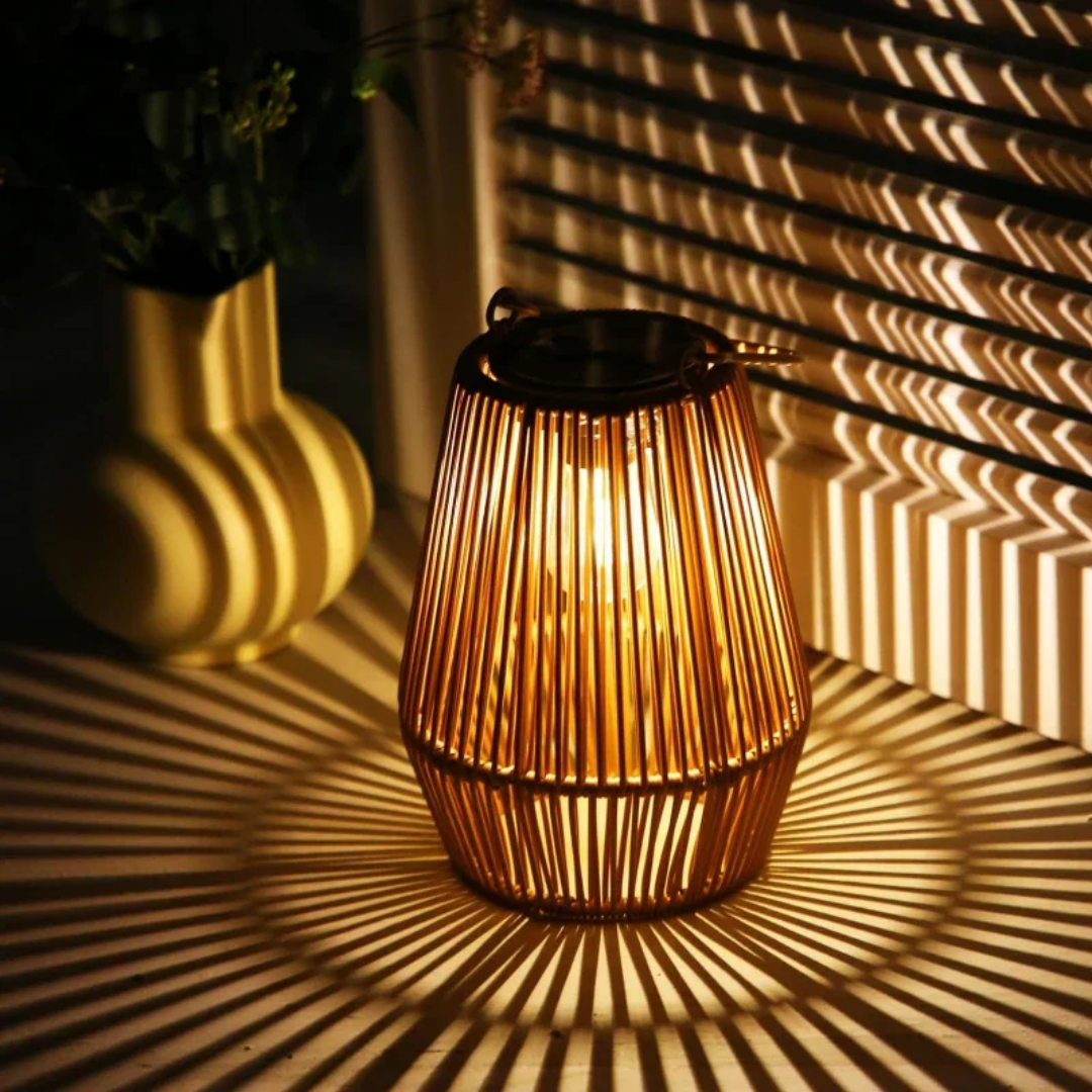 Vodotesná solárna záhradná lampa Rattan | Ručne tkaná | LED | Automatická | Rattanova
