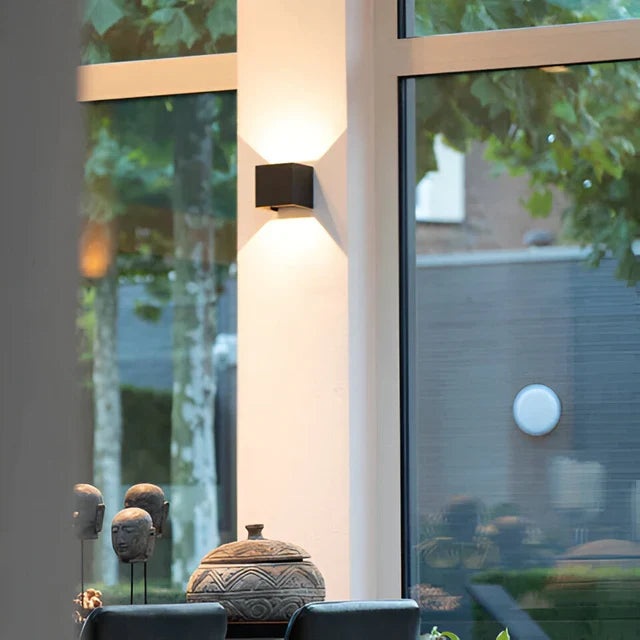 Bezdrátové nástěnné svítidlo | Nástěnná krychlová lampa | Senzor a světlo nahoru i dolů | GlowCube